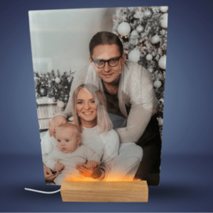 Stiklinė nuotrauka su mediniu stoveliu